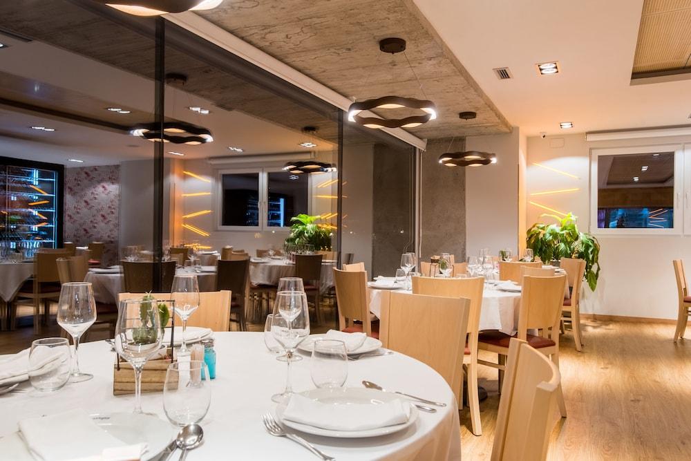 הוזנאיו Hotel Los Pasiegos מראה חיצוני תמונה