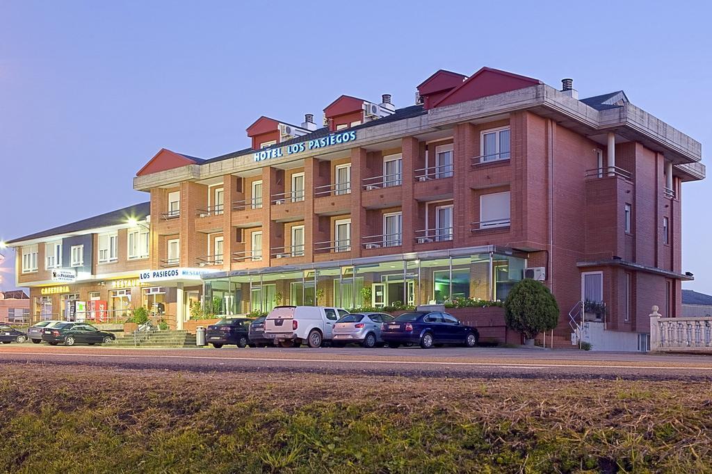 הוזנאיו Hotel Los Pasiegos מראה חיצוני תמונה